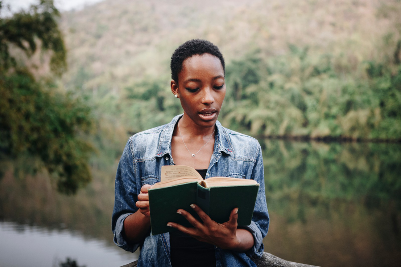 Livros como abrigo: 6 livros que salvaram leitores em momentos de colapso