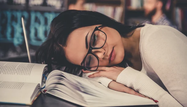 5 livros clássicos que dão sono, mas ninguém tem coragem de falar