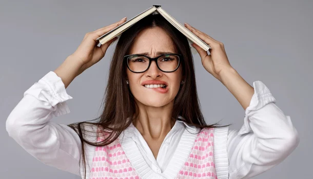 O que a lista de livros mais vendidos em 2025 no Brasil revela sobre nós