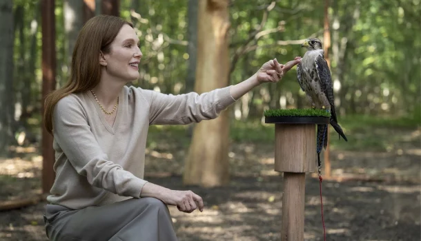 Elogiada pela crítica, nova série com Julianne Moore é considerada uma das mais envolventes do ano