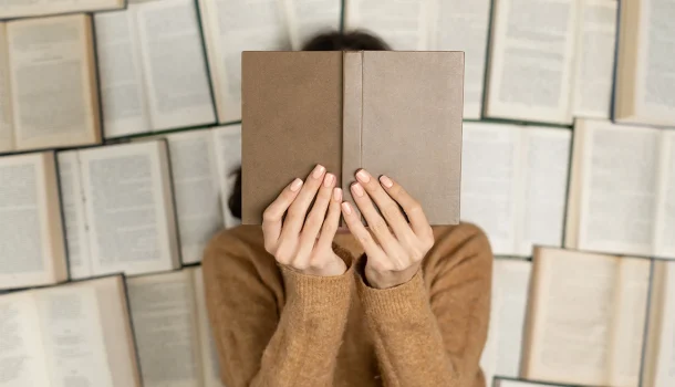 4 livros para quem está de coração partido, mas ainda finge que não