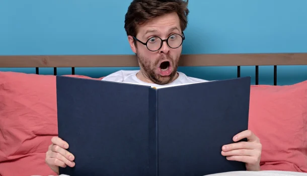 O romance brasileiro que trata o leitor como idiota e ainda espera ser chamado de genial