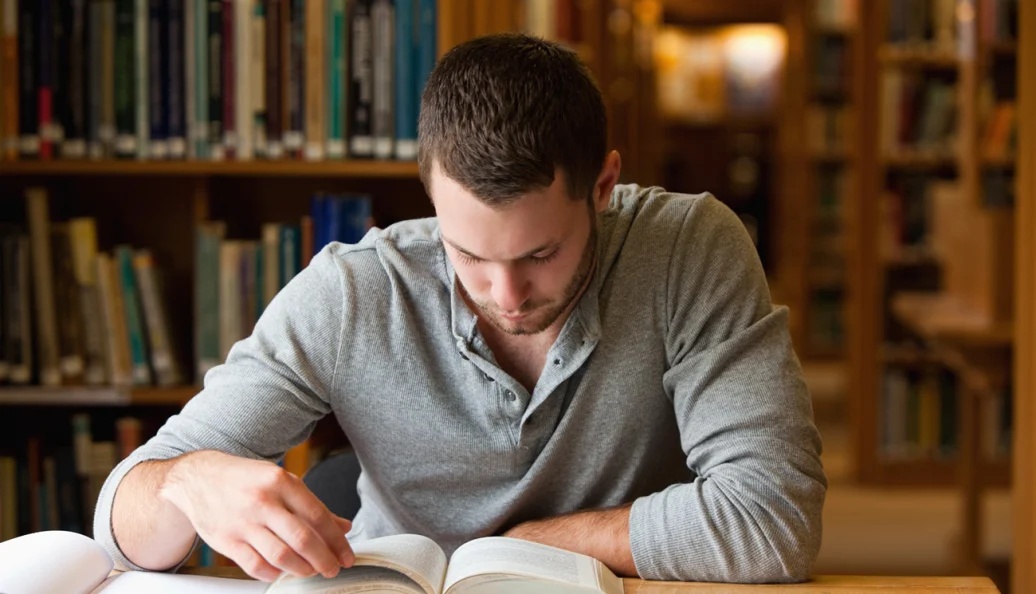 Homem Lendo