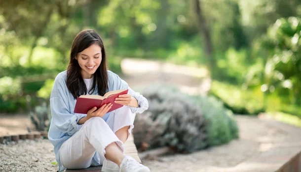 7 livros para quem já superou a fase “autoajuda disfarçada de literatura” e quer narrativas que não subestimem sua inteligência
