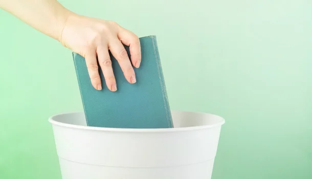 8 livros que deveriam ter ficado no Wattpad