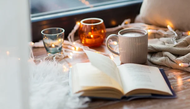 7 livros que você termina e fica olhando pro teto por meia hora repensando a vida toda