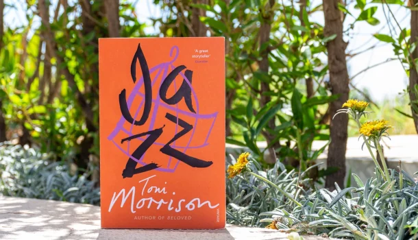 5 livros para quem tem a alma velha, o humor ácido e a playlist de jazz