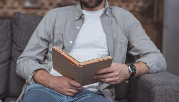 5 best-sellers brasileiros de ficção que tratam o leitor como se fosse burro