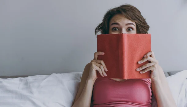 7 leituras que substituem uma sessão de terapia (ou te mandam direto pra outra)
