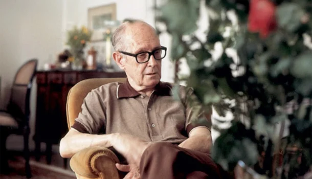 Os 4 livros que Drummond dizia que cortavam a alma com delicadeza