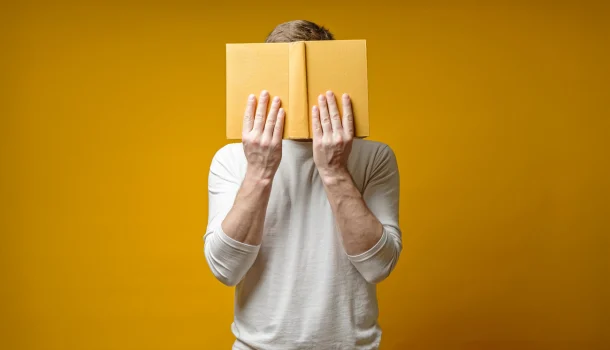 Se começar um desses 7 livros, esquece: adeus sono, vida social e talheres