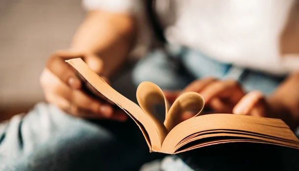 4 livros perfeitos do divino João Paulo Cuenca por apenas R$ 5,99 nos sebos