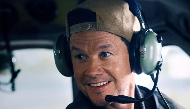 Novo thriller de Mel Gibson com Mark Wahlberg é o mais assistido do Prime Video no Brasil neste momento