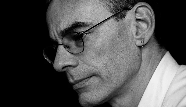 Numa tarde de fevereiro, aos 47 anos, o escritor que fez da solidão literatura despedia-se do mundo