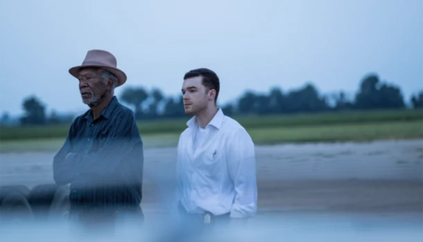 Juliette Binoche e Morgan Freeman em um suspense de tirar o fôlego até a última cena, só no Prime Video