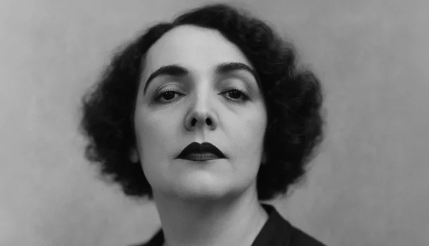 Há 100 anos, tentaram calar uma poeta; ela recusou o silêncio e desmascarou a hipocrisia moralista