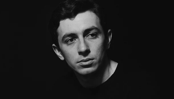 Rimbaud latino-americano: o menino que reinventou a música brasileira, reescreveu a poesia e morreu aos 28 anos