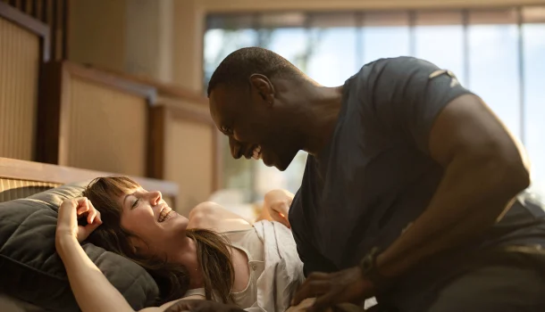 A melhor comédia romântica francesa de 2025, estrelada por Omar Sy, estreou hoje na Netflix