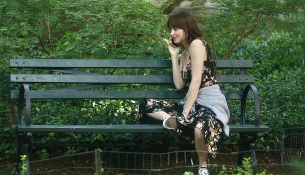 Romance com Dakota Johnson e Pedro Pascal que arrecadou nas bilheterias 4 vezes o próprio orçamento acaba de chegar na HBO Max