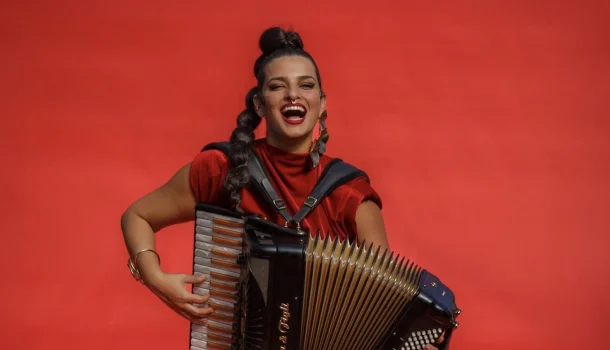 Verve, terceiro disco de Lívia Mattos, é imenso e bonito como se fosse o mar