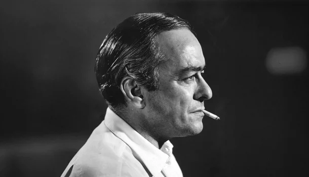 Quem foi que disse que a poesia não morre? Aos 66 anos, ele partiu. Antes, fez o mundo parar para ouvir o Brasil