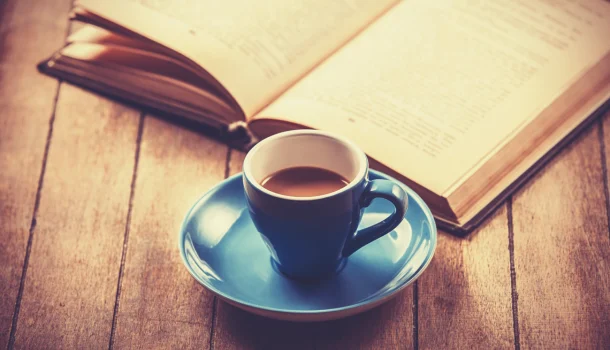 7 livros escritos em bares e cafés que mudaram o mundo