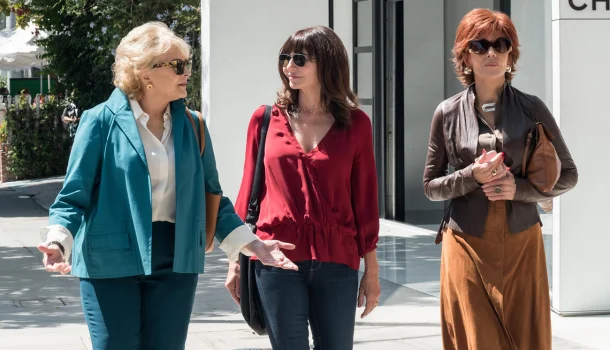 105 minutos de gargalhadas: filme da Netflix vai te fazer rir do começo ao fim