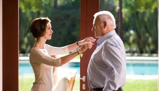 Suspense com Anthony Hopkins e Ryan Gosling é sucesso de crítica e não pode faltar no seu Letterboxd — Na Netflix