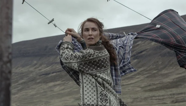 Estranhamente belo: o terror poético islandês, com Noomi Rapace, que está na Mubi