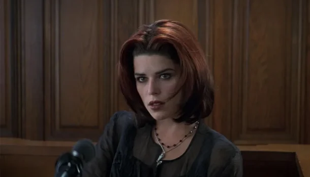 Thriller erótico subestimado com Neve Campbell está na Netflix e é mais inteligente do que você pensa