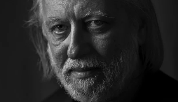 Prêmio Nobel de Literatura 2025: László Krasznahorkai, o homem que escreveu o fim do mundo em passos lentos