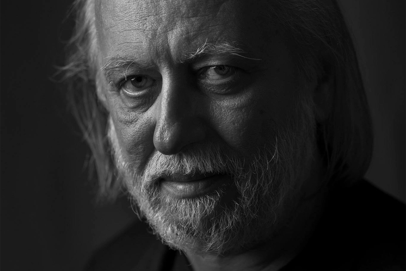 Prêmio Nobel de Literatura 2025: László Krasznahorkai, o homem que escreveu o fim do mundo em passos lentos