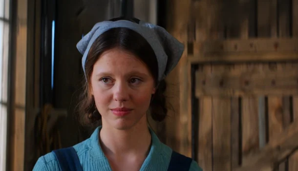 Sombrio, elegante, inesquecível — o filme com Mia Goth que a Netflix escondeu a céu aberto
