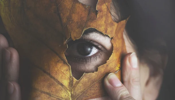 Eu sei como alimentar o silêncio com os meus olhos Eu sei como alimentar o silêncio com os meus olhos