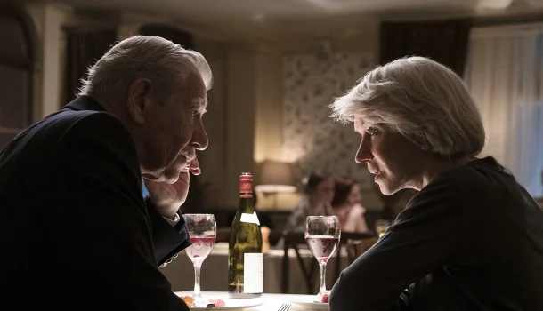Chegou hoje à Netflix: Helen Mirren e Ian McKellen prontos pra te prender na tela por duas horas