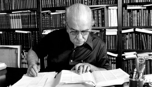 Aurélio Buarque de Holanda: o brasileiro que fez das palavras um país