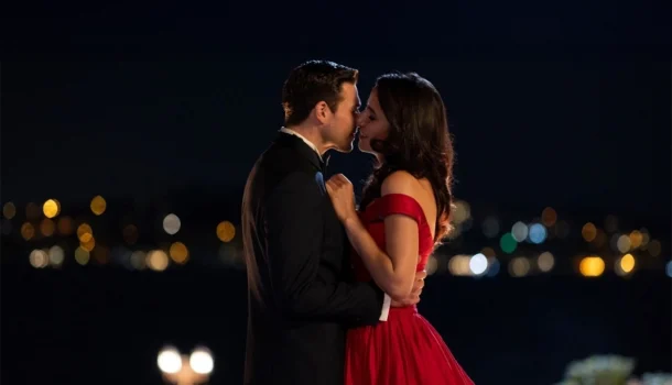 A comédia romântica da Netflix feita sob medida para quem só quer desligar a cabeça