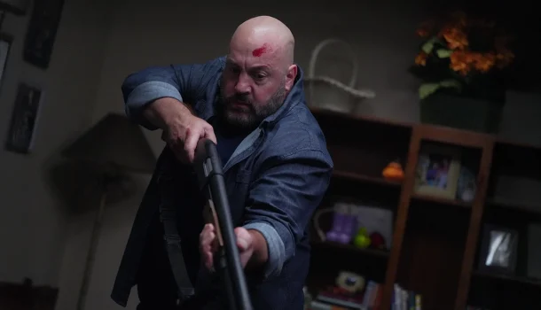 A comédia de Christina Ricci e Kevin James no Prime Video que funciona como antídoto para dias cansativos