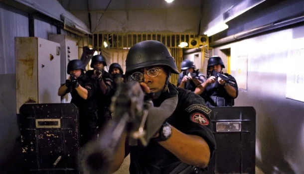 Thriller brasileiro que chocou o mundo na Netflix é um retrato brutal do poder