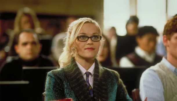 O filme no Prime Video que prova que inteligência também usa rosa-choque