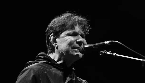 O trem não parou. Lô Borges partiu. Belo Horizonte ainda canta baixinho na janela