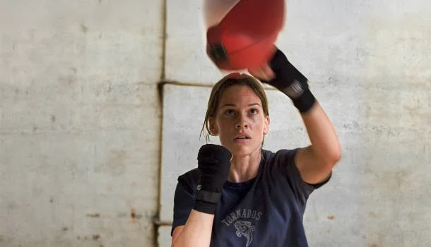 Filme com Hillary Swank e Clint Eastwood no Prime Vide vai te desmontar emocionalmente sem pedir licença