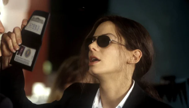 Você piscou e a melhor comédia policial dos anos 2000 com Sandra Bullock reapareceu na Netflix