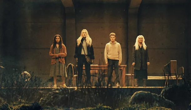 Suspense de estreia da filha de Shyamalan, com Dakota Fanning, acaba de chegar na Netflix