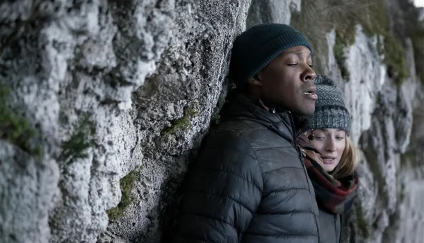 Suspense de sobrevivência com Sophie Turner, no Prime Video, vai te deixar sem fôlego até o último minuto