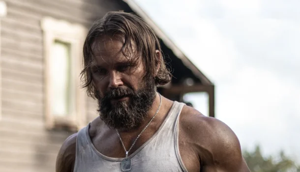 Filme de ação inspirado em Rambo, no Prime Video, vai deixar seu fim de ano mais eletrizante