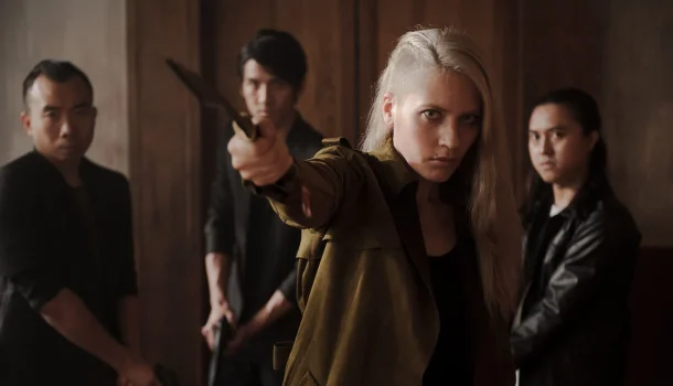 Um filme de ação na Netflix tão intenso que você vai querer assistir duas vezes