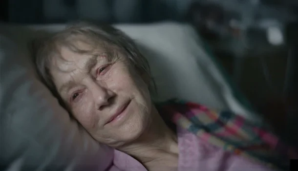 Helen Mirren genial e Kate Winslet digna de Oscar: drama maduro na Netflix fecha o ano com chave de ouro