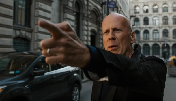 Um dos últimos respiros de sanidade de Bruce Willis: thriller recém-chegado à Netflix estreia direto no Top 10
