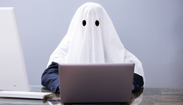 Quem realmente escreve os livros de influenciadores e celebridades: dentro do mercado secreto dos escritores fantasmas